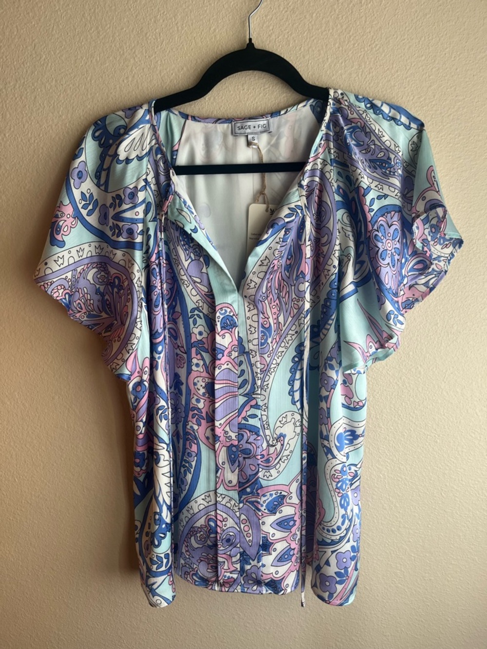 Sage & Fig Mint Paisley V-Neck Short Sleeve Blouse